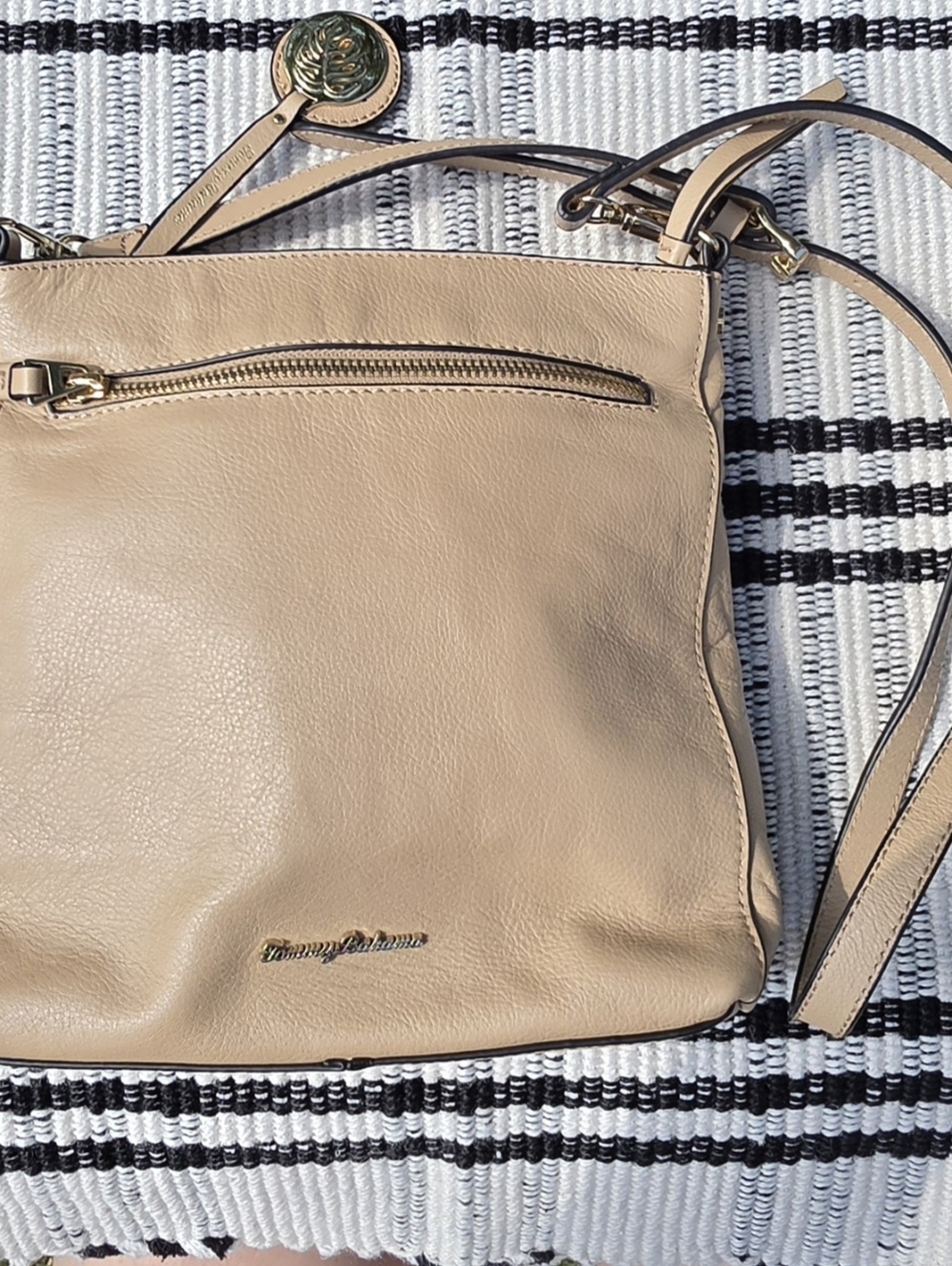 Tommy Bahama leather crossbody - Picture 3 of 6